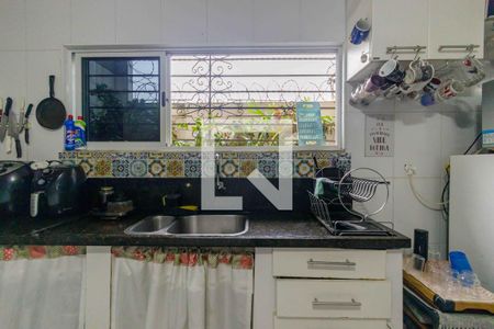 Casa de condomínio à venda com 360m², 4 quartos e 3 vagas Casa de condomínio à venda com 360m², 4 quartos e 3 vagasCozinha