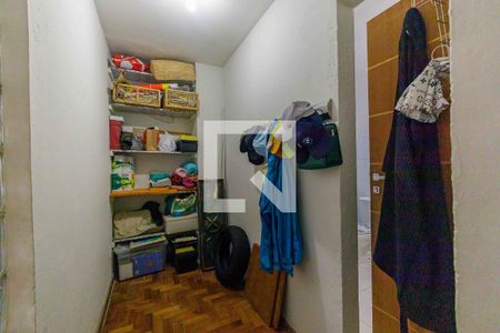 Casa de condomínio à venda com 360m², 4 quartos e 3 vagas Casa de condomínio à venda com 360m², 4 quartos e 3 vagasCloset da Suíte 3
