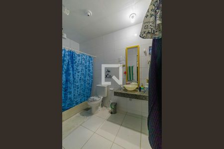 Casa de condomínio à venda com 360m², 4 quartos e 3 vagas Casa de condomínio à venda com 360m², 4 quartos e 3 vagasBanheiro da Suíte 3