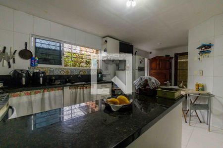 Casa de condomínio à venda com 360m², 4 quartos e 3 vagas Casa de condomínio à venda com 360m², 4 quartos e 3 vagasCozinha