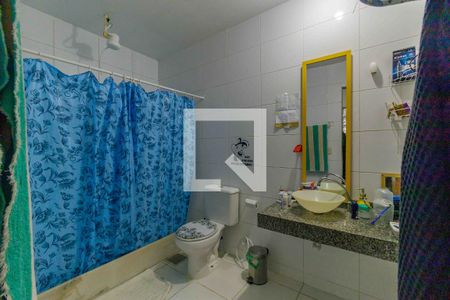 Casa de condomínio à venda com 360m², 4 quartos e 3 vagas Casa de condomínio à venda com 360m², 4 quartos e 3 vagasBanheiro da Suíte 3