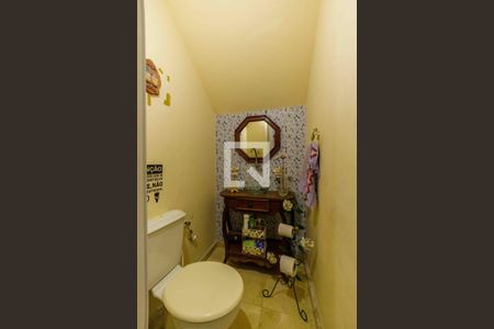 Casa de condomínio à venda com 360m², 4 quartos e 3 vagas Casa de condomínio à venda com 360m², 4 quartos e 3 vagasLavabo