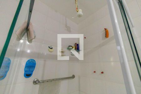 Casa de condomínio à venda com 360m², 4 quartos e 3 vagas Casa de condomínio à venda com 360m², 4 quartos e 3 vagasBanheiro da Suíte 2