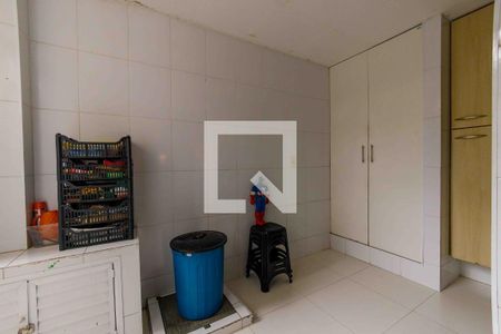 Casa de condomínio à venda com 360m², 4 quartos e 3 vagas Casa de condomínio à venda com 360m², 4 quartos e 3 vagasÁrea de Serviço