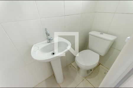 Banheiro de casa para alugar com 1 quarto, 20m² em Jardim Maristela, São Paulo