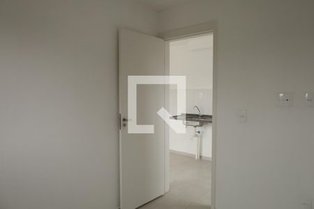 Quarto 1 de apartamento para alugar com 2 quartos, 35m² em Vila Carmosina, São Paulo