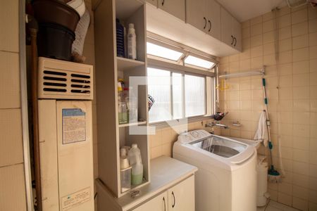 Apartamento à venda com 122m², 3 quartos e 2 vagas Apartamento à venda com 122m², 3 quartos e 2 vagasÁrea de Serviço