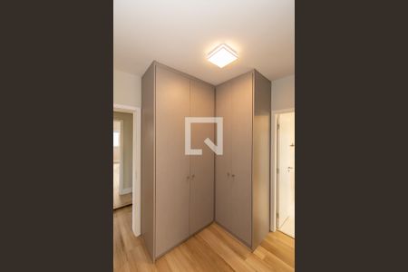 Apartamento à venda com 189m², 3 quartos e 3 vagas Apartamento à venda com 189m², 3 quartos e 3 vagasCloset da suíte 1