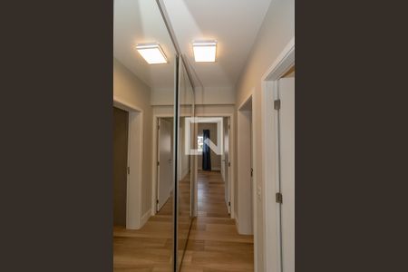 Apartamento à venda com 189m², 3 quartos e 3 vagas Apartamento à venda com 189m², 3 quartos e 3 vagasCorredor