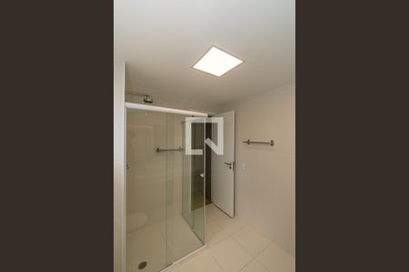 Apartamento à venda com 189m², 3 quartos e 3 vagas Apartamento à venda com 189m², 3 quartos e 3 vagasBanheiro da Suíte 1