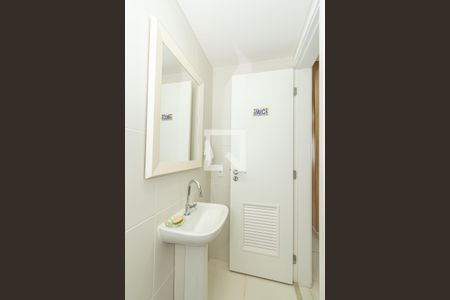 Apartamento à venda com 189m², 3 quartos e 3 vagas Apartamento à venda com 189m², 3 quartos e 3 vagasBanheiro Área de Serviço