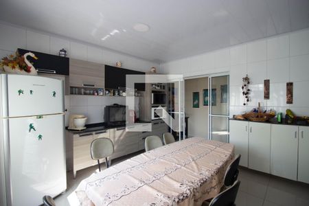 Casa à venda com 500m², 6 quartos e 4 vagas Casa à venda com 500m², 6 quartos e 4 vagasCozinha