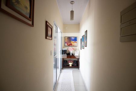 Casa à venda com 500m², 6 quartos e 4 vagas Casa à venda com 500m², 6 quartos e 4 vagascorredor