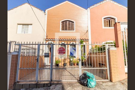 Casa à venda com 130m², 2 quartos e 1 vaga Casa à venda com 130m², 2 quartos e 1 vagaFachada