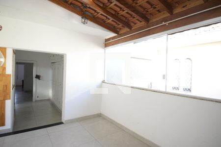 Casa à venda com 302m², 4 quartos e 3 vagasCorredor