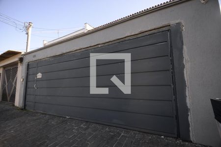 Casa à venda com 302m², 4 quartos e 3 vagasFachada