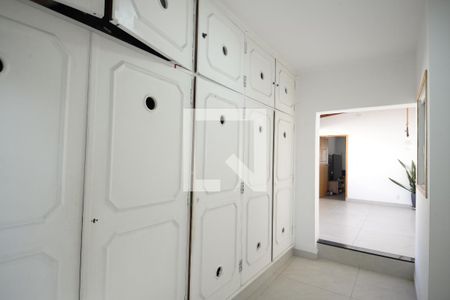 Casa à venda com 302m², 4 quartos e 3 vagasCorredor