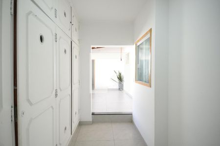 Casa à venda com 302m², 4 quartos e 3 vagasCorredor