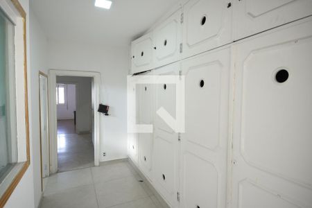 Casa à venda com 302m², 4 quartos e 3 vagasCorredor