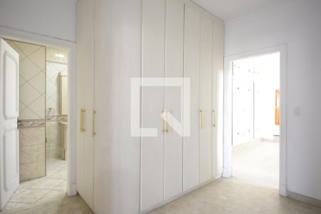 Casa à venda com 302m², 4 quartos e 3 vagasCorredor