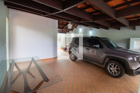 Casa à venda com 280m², 4 quartos e 2 vagas Casa à venda com 280m², 4 quartos e 2 vagasÁrea externa
