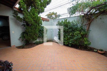 Casa à venda com 280m², 4 quartos e 2 vagas Casa à venda com 280m², 4 quartos e 2 vagasÁrea externa