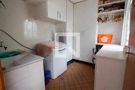 Casa à venda com 280m², 4 quartos e 2 vagas Casa à venda com 280m², 4 quartos e 2 vagasLavanderia