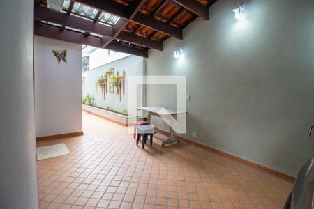 Casa à venda com 280m², 4 quartos e 2 vagas Casa à venda com 280m², 4 quartos e 2 vagasÁrea externa