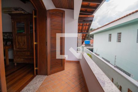 Casa à venda com 280m², 4 quartos e 2 vagas Casa à venda com 280m², 4 quartos e 2 vagasVaranda