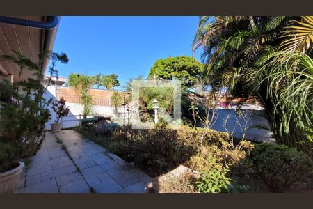 Casa à venda com 280m², 4 quartos e 1 vaga Casa à venda com 280m², 4 quartos e 1 vagaJardim