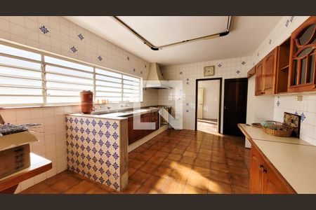 Casa à venda com 280m², 4 quartos e 1 vaga Casa à venda com 280m², 4 quartos e 1 vagaCozinha