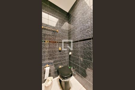 Casa à venda com 280m², 4 quartos e 1 vaga Casa à venda com 280m², 4 quartos e 1 vagaBanheiro da Suíte 2 / Banheiro