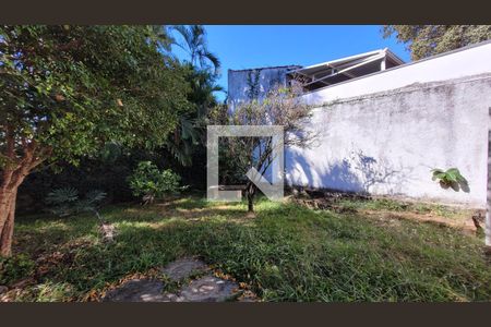 Casa à venda com 280m², 4 quartos e 1 vaga Casa à venda com 280m², 4 quartos e 1 vagaQuintal