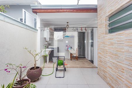 Casa à venda com 165m², 3 quartos e 2 vagas Casa à venda com 165m², 3 quartos e 2 vagasQuintal