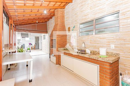 Casa à venda com 165m², 3 quartos e 2 vagas Casa à venda com 165m², 3 quartos e 2 vagasÁrea comum - Churrasqueira