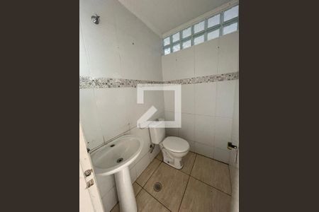 Casa à venda com 270m², 5 quartos e 2 vagas Casa à venda com 270m², 5 quartos e 2 vagasbanheiro 1