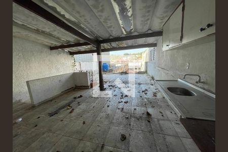 Casa à venda com 270m², 5 quartos e 2 vagas Casa à venda com 270m², 5 quartos e 2 vagasvaranda