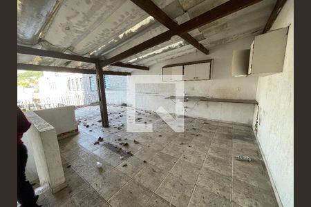 Casa à venda com 270m², 5 quartos e 2 vagas Casa à venda com 270m², 5 quartos e 2 vagasVaranda