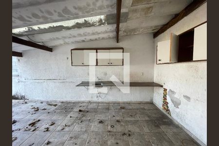 Casa à venda com 270m², 5 quartos e 2 vagas Casa à venda com 270m², 5 quartos e 2 vagasVaranda