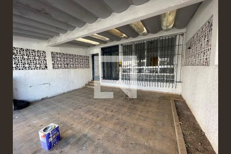 Casa à venda com 270m², 5 quartos e 2 vagas Casa à venda com 270m², 5 quartos e 2 vagasGaragem