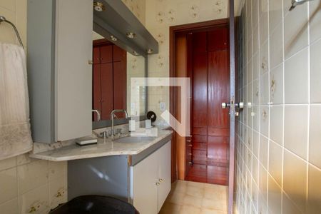 Casa à venda com 400m², 3 quartos e 3 vagasBanheiro do quarto suíte