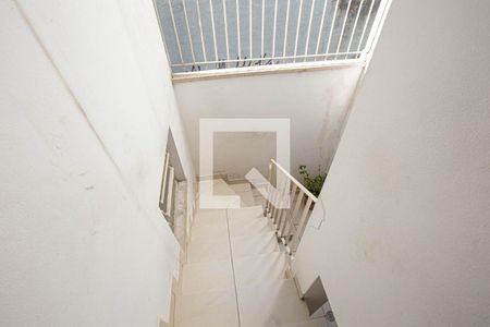 Casa à venda com 400m², 3 quartos e 3 vagasescada de acesso para lavanderia