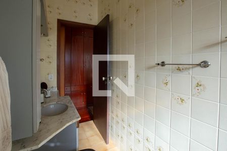 Casa à venda com 400m², 3 quartos e 3 vagasBanheiro do quarto suíte