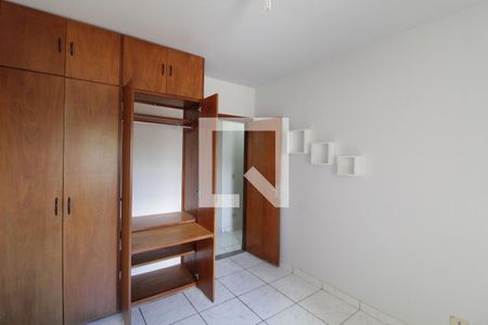 Quarto 1 de apartamento para alugar com 2 quartos, 56m² em Santa Mônica, Uberlândia