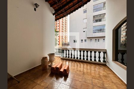 Casa à venda com 377m², 3 quartos e sem vaga Casa à venda com 377m², 3 quartos e sem vagaVaranda