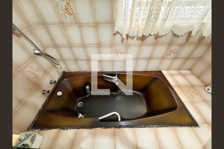 Casa à venda com 377m², 3 quartos e sem vaga Casa à venda com 377m², 3 quartos e sem vagaBanheiro da suíte 1