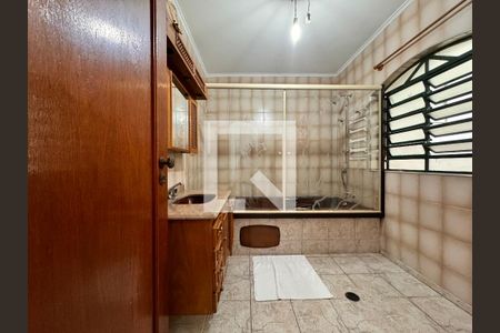 Casa à venda com 377m², 3 quartos e sem vaga Casa à venda com 377m², 3 quartos e sem vagaBanheiro da suíte 2