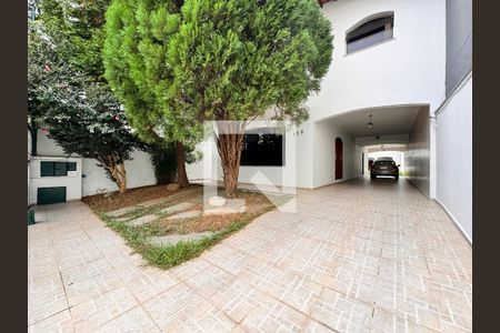 Casa à venda com 377m², 3 quartos e sem vaga Casa à venda com 377m², 3 quartos e sem vagaGaragem