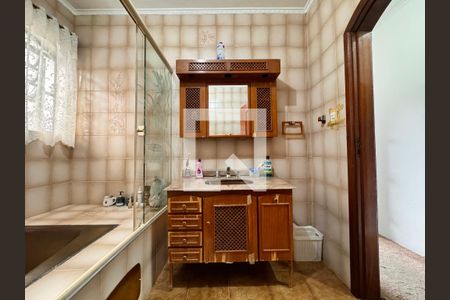 Casa à venda com 377m², 3 quartos e sem vaga Casa à venda com 377m², 3 quartos e sem vagaBanheiro da suíte 1