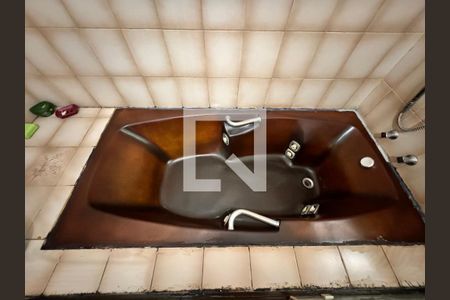 Casa à venda com 377m², 3 quartos e sem vaga Casa à venda com 377m², 3 quartos e sem vagaBanheiro da suíte 2